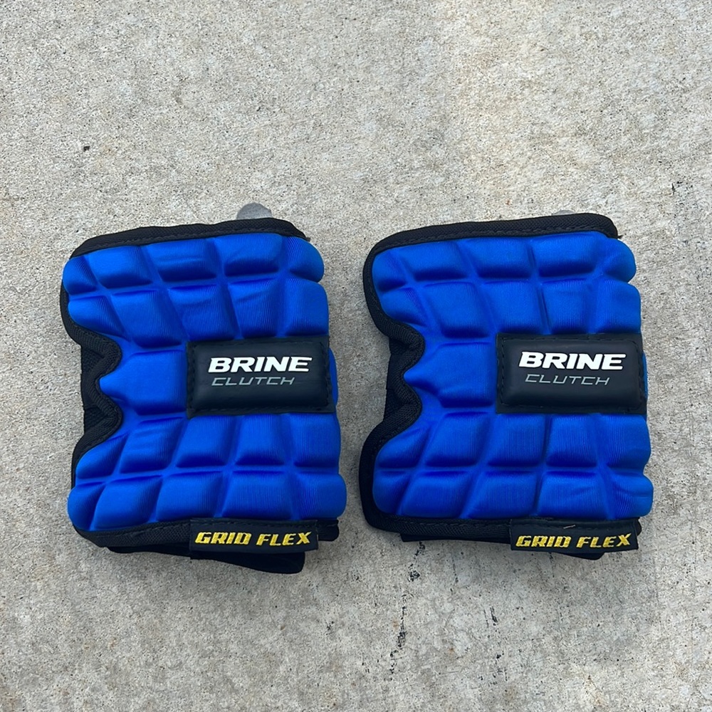 Brine Clutch Lacrosse Elbow Pads - kids size M